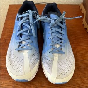 ON Running Cloudflow Blue and White Athletic Shoes